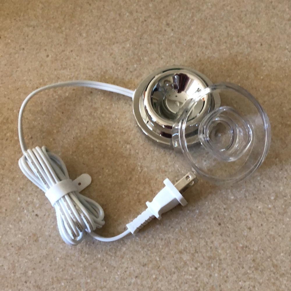 NWOT Phillips Sonicare Toothbrush Charger with hygienic cover